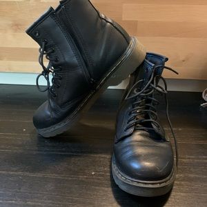 Doc Martens Delaney in Black